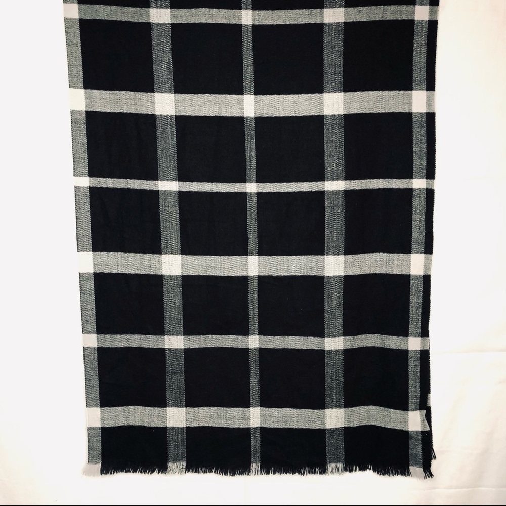 Gap Large Soft Scarves Cover Wrap Black/White Plaid 24” X 80” Acrylics Shawl
